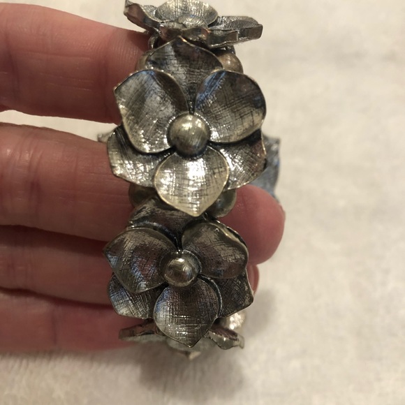✨Lovely cuff bracelet! - Picture 2 of 4